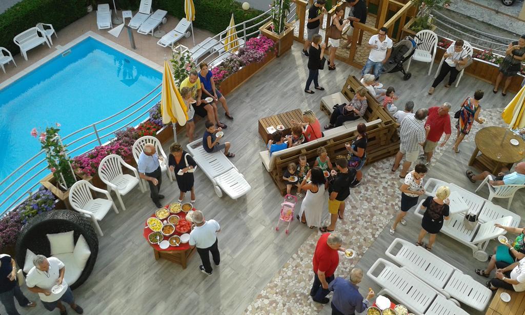 Hotel Gardenia Bellaria-Igea Marina Bagian luar foto